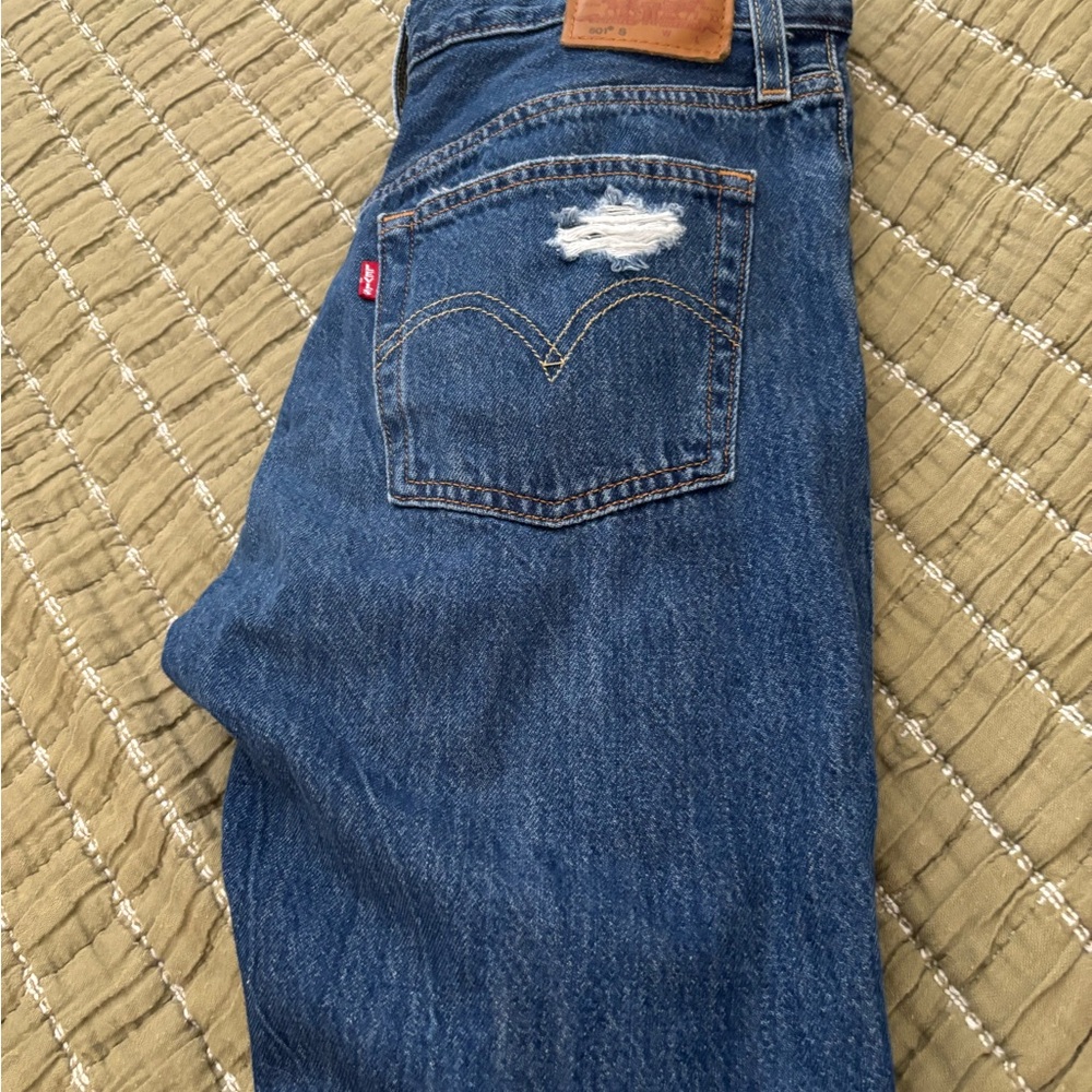 Levi's Distressed Dark Blue Skinny Jeans - Picture 2 of 3